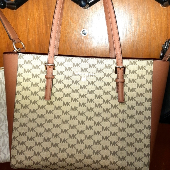 Michael kors Purses (brand new) - Picture 1 of 4